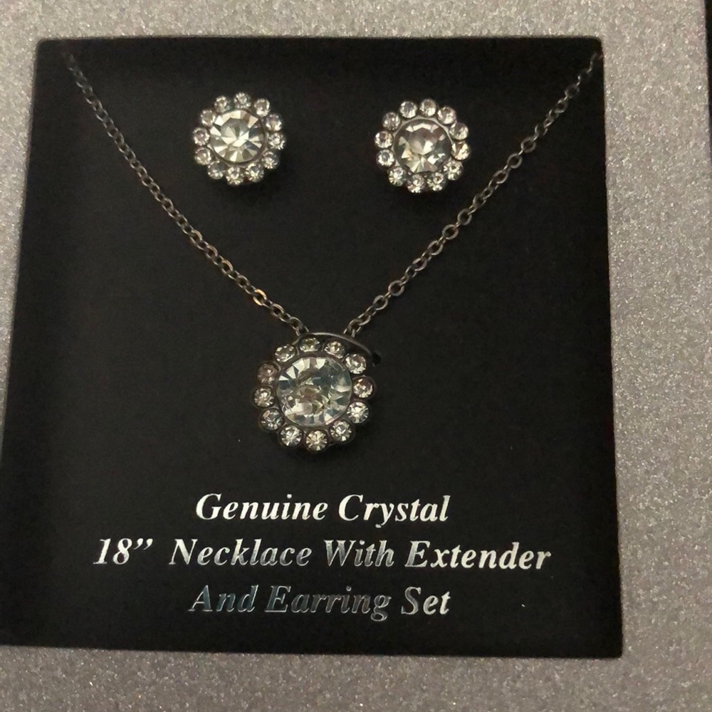 New in box Elegant Silver Crystal Necklace